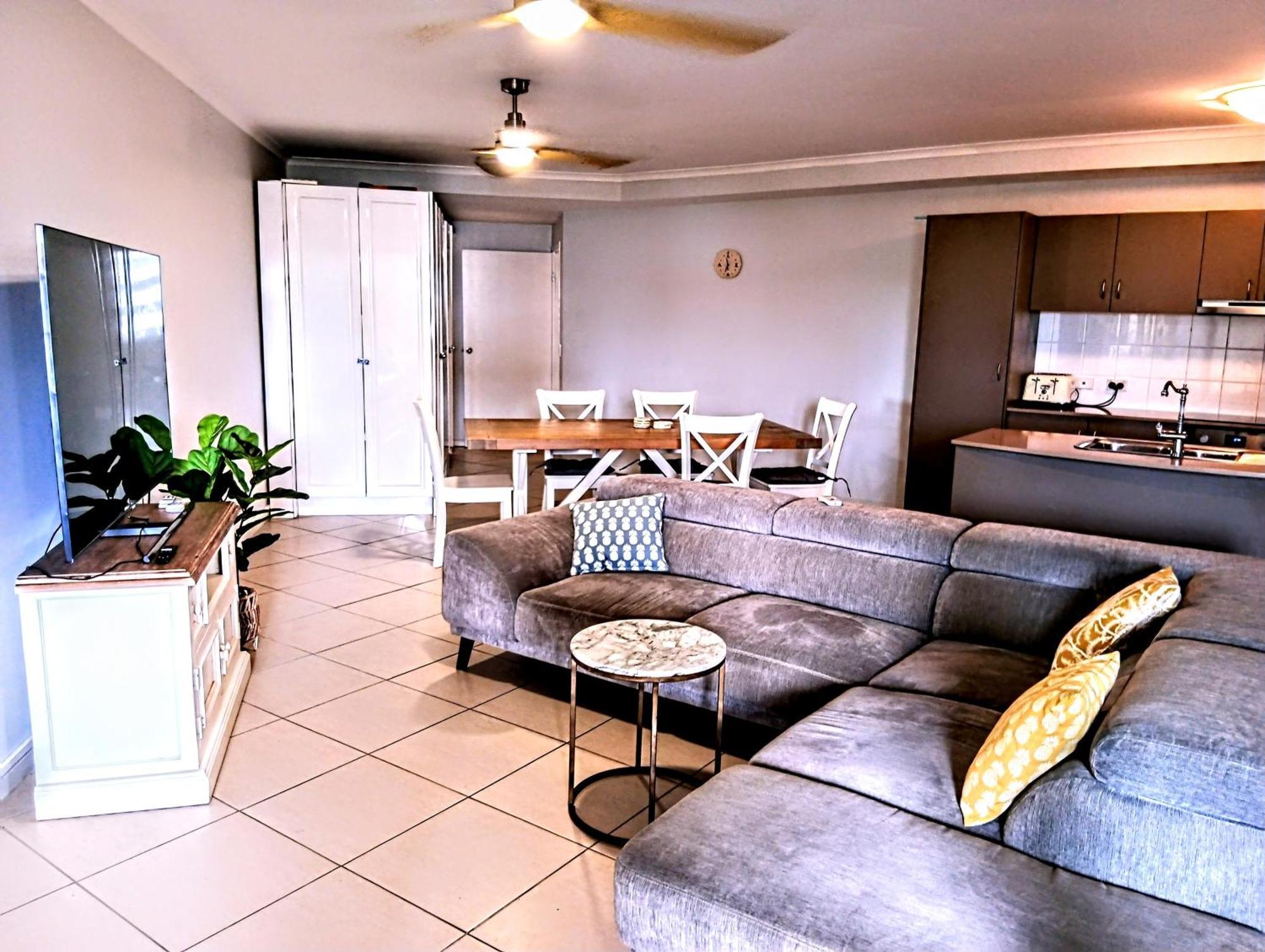 Cairns Edge Apartments Tennis Hockey Tobruk Pool A Walk Away *
