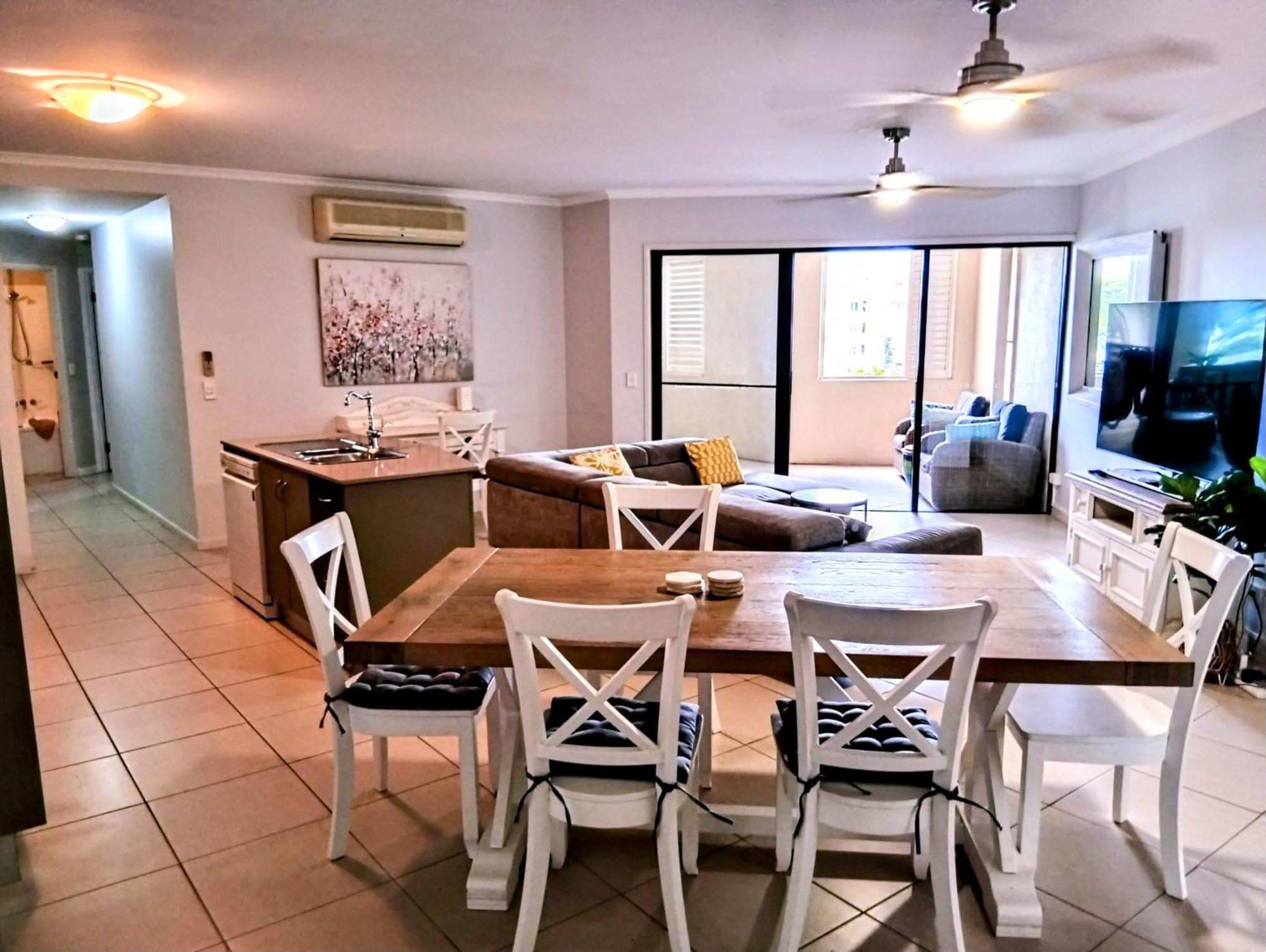 Cairns Edge Apartments Tennis Hockey Tobruk Pool A Walk Away